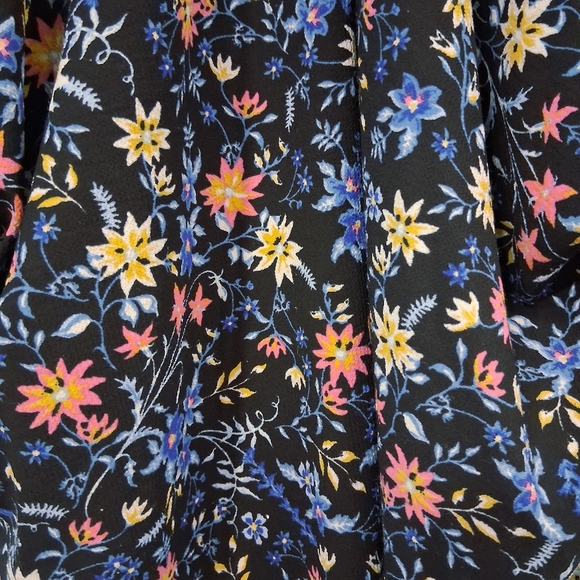 Floral Kimono Robe Duster One Size Flowy And Comfortable With Black Background - Picture 11 of 12